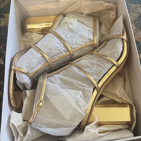 *NEW* MARC FISHER NORENE SANDAL GOLD SIZE 10 - Picture 7 of 8